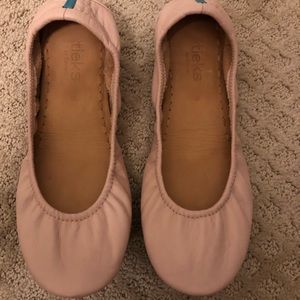 Like new Tiek flats